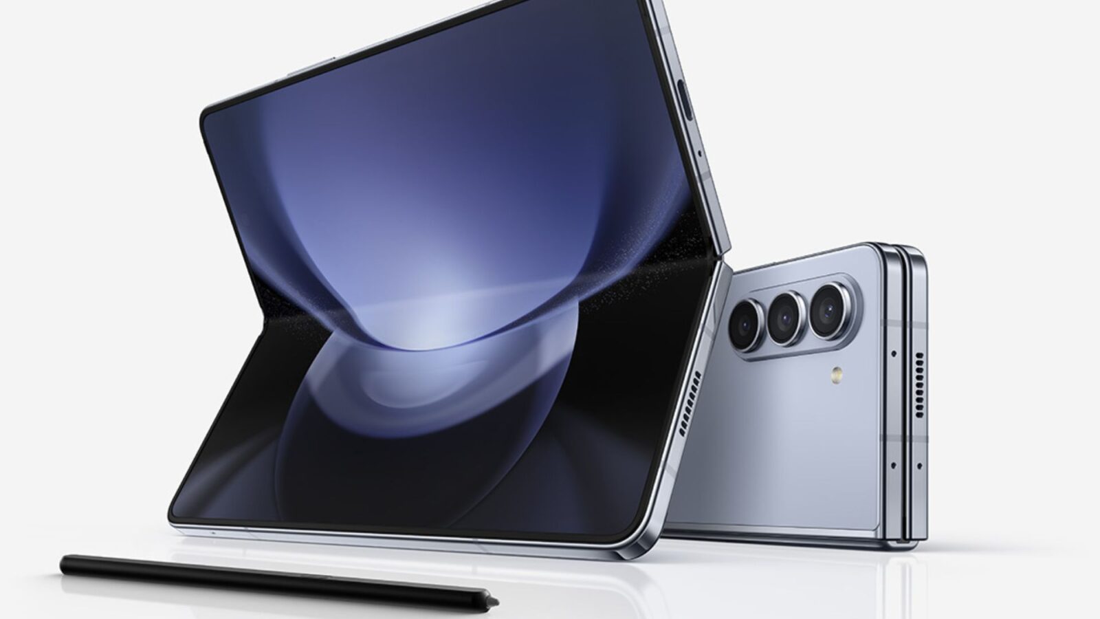 Samsung Galaxy Z Fold6 aberto e dobrado com a caneta